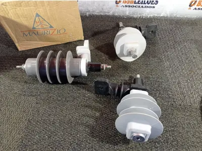 LOTE 179 - 03 PARA-RAIOS DE VÁLVULA POLIMÉRICO 15KV. (NO ESTADO) ATENÇÃO! FAZER A VISITAÇÃO ANTES DE ARREMATAR, NÃO SABEMOS SE FUNCIONA. LEILÃO NÃO TEM GARANTIA E NEM DEVOLUÇÃO, SUJEITO A POSSÍVEIS AVARIAS VISÍVEIS/OCULTAS E/OU AUSÊNCIA DE COMPONENTES.