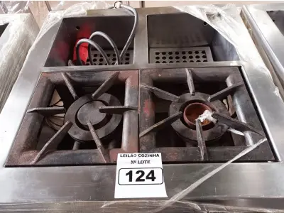 LOTE 124 - 01 FOGÃO INDUSTRIAL 02 BOCAS COM FRITADEIRA ELÉTRICA ACOPLADA EM AÇO INOX PARA FAST FOOD SERVINOX. (NO ESTADO. LEILÃO NÃO TEM GARANTIA E NEM DEVOLUÇÃO).