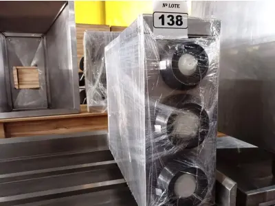 LOTE 138 - 01 PORTA COPOS PARA HAMBURGUERIA EM AÇO INOX. (NO ESTADO, NÃO SABEMOS SE FUNCIONA. LEILÃO NÃO TEM GARANTIA E NEM DEVOLUÇÃO).