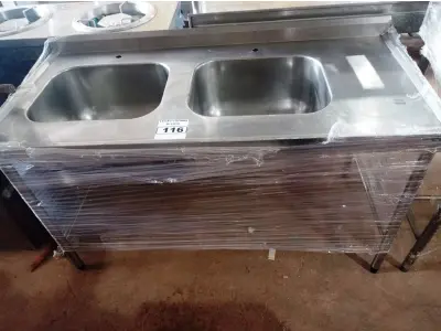 LOTE 116 - 01 PIA COM 02 TANQUES MEDINDO 150CMX70CM COM ESPELHO EM AÇO INOX. (NO ESTADO, NÃO SABEMOS SE FUNCIONA. LEILÃO NÃO TEM GARANTIA E NEM DEVOLUÇÃO).
