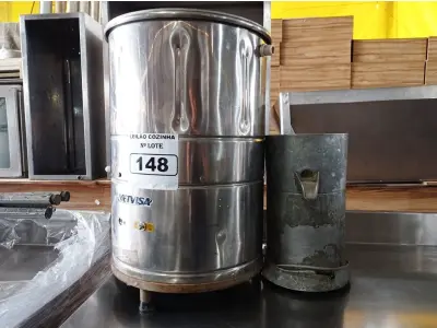 LOTE 148 - 01 DESCASCADOR DE BATATAS METVISA EM AÇO INOX(FUNCIONANDO) E 01 ESPREMEDOR DE LARANJA FALTANDO A CASTANHA. (NO ESTADO. LEILÃO NÃO TEM GARANTIA E NEM DEVOLUÇÃO).