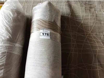 LOTE 176 - 01 TAPETE MEDINDO 400CMX300CM. (NO ESTADO, NÃO SABEMOS SE FUNCIONA. LEILÃO NÃO TEM GARANTIA E NEM DEVOLUÇÃO).