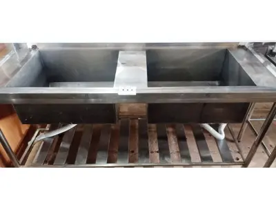 LOTE 111 - 01 PIA 02 TANQUES E PANELEIRO, MEDINDO 180CMX62CM EM AÇO INOX 304. (NO ESTADO, NÃO SABEMOS SE FUNCIONA. LEILÃO NÃO TEM GARANTIA E NEM DEVOLUÇÃO).