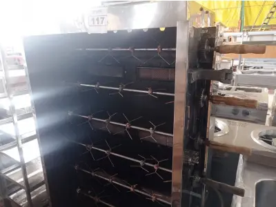 LOTE 117 - 01 ASSADEIRA DE FRANGO VENANCIO PARA 30 FRANGOS COM 06 ESPETOS EM AÇO INOX. (NO ESTADO, NÃO SABEMOS SE FUNCIONA.LEILÃO NÃO TEM GARANTIA E NEM DEVOLUÇÃO).
