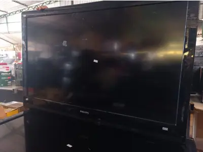 LOTE 388 - 02 TV’S MARCAS E MODELOS DIVERSOS PARA RETIRADA DE PEÇAS. (NO ESTADO) ATENÇÃO! FAZER A VISITAÇÃO ANTES DE ARREMATAR, NÃO SABEMOS SE FUNCIONA. LEILÃO NÃO TEM GARANTIA E NEM DEVOLUÇÃO, SUJEITO A POSSÍVEIS AVARIAS VISÍVEIS/OCULTAS E/OU AUSÊNCIA DE COMPONENTES.