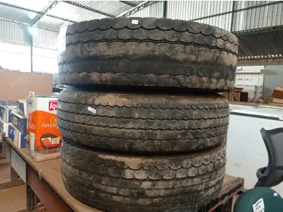 LOTE 447 - 03 PNEUS PARA CAMINHÃO ¾ 215/75/17,5. (NO ESTADO) ATENÇÃO! FAZER A VISITAÇÃO ANTES DE ARREMATAR, NÃO SABEMOS SE FUNCIONA. LEILÃO NÃO TEM GARANTIA E NEM DEVOLUÇÃO, SUJEITO A POSSÍVEIS AVARIAS VISÍVEIS/OCULTAS E/OU AUSÊNCIA DE COMPONENTES.