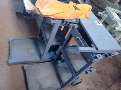 LOTE 386 - 02 CARRINHOS DE LIMPEZA INCOMPLETOS. (NO ESTADO) ATENÇÃO! FAZER A VISITAÇÃO ANTES DE ARREMATAR, NÃO SABEMOS SE FUNCIONA. LEILÃO NÃO TEM GARANTIA E NEM DEVOLUÇÃO, SUJEITO A POSSÍVEIS AVARIAS VISÍVEIS/OCULTAS E/OU AUSÊNCIA DE COMPONENTES.