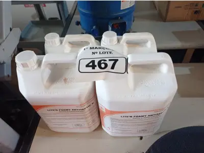 LOTE 467 - 20 LITROS DE SABONETE DE ESPUMA ANTISSÉPTICO. (NO ESTADO) ATENÇÃO! FAZER A VISITAÇÃO ANTES DE ARREMATAR, NÃO SABEMOS SE FUNCIONA. LEILÃO NÃO TEM GARANTIA E NEM DEVOLUÇÃO, SUJEITO A POSSÍVEIS AVARIAS VISÍVEIS/OCULTAS E/OU AUSÊNCIA DE COMPONENTES.