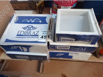 LOTE 451 - 05 LUMINÁRIAS DE EMBUTIR SENDO 01 PEQUENA. (NO ESTADO) ATENÇÃO! FAZER A VISITAÇÃO ANTES DE ARREMATAR, NÃO SABEMOS SE FUNCIONA. LEILÃO NÃO TEM GARANTIA E NEM DEVOLUÇÃO, SUJEITO A POSSÍVEIS AVARIAS VISÍVEIS/OCULTAS E/OU AUSÊNCIA DE COMPONENTES.