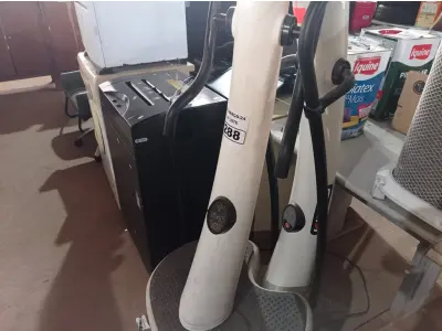 LOTE 288 - 02 APARELHOS DE GINASTICA SENDO 01 SEM A BASE. (NO ESTADO) ATENÇÃO! FAZER A VISITAÇÃO ANTES DE ARREMATAR, NÃO SABEMOS SE FUNCIONA. LEILÃO NÃO TEM GARANTIA E NEM DEVOLUÇÃO, SUJEITO A POSSÍVEIS AVARIAS VISÍVEIS/OCULTAS E/OU AUSÊNCIA DE COMPONENTES.