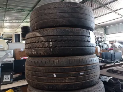 LOTE 375 - 04 PNEUS USADOS MEDIDAS DIVERSAS. (NO ESTADO) ATENÇÃO! FAZER A VISITAÇÃO ANTES DE ARREMATAR, NÃO SABEMOS SE FUNCIONA. LEILÃO NÃO TEM GARANTIA E NEM DEVOLUÇÃO, SUJEITO A POSSÍVEIS AVARIAS VISÍVEIS/OCULTAS E/OU AUSÊNCIA DE COMPONENTES.