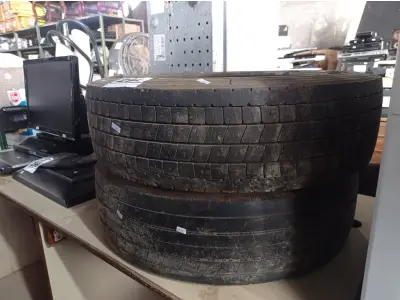 LOTE 294 - 02 PNEUS PARA CAMINHÃO ¾ 215/75/17.5. (NO ESTADO) ATENÇÃO! FAZER A VISITAÇÃO ANTES DE ARREMATAR, NÃO SABEMOS SE FUNCIONA. LEILÃO NÃO TEM GARANTIA E NEM DEVOLUÇÃO, SUJEITO A POSSÍVEIS AVARIAS VISÍVEIS/OCULTAS E/OU AUSÊNCIA DE COMPONENTES.