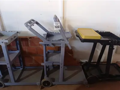 LOTE 522 - 03 CARRINHOS DE LIMPEZA INCOMPLETOS. (NO ESTADO) ATENÇÃO! FAZER A VISITAÇÃO ANTES DE ARREMATAR, NÃO SABEMOS SE FUNCIONA. LEILÃO NÃO TEM GARANTIA E NEM DEVOLUÇÃO, SUJEITO A POSSÍVEIS AVARIAS VISÍVEIS/OCULTAS E/OU AUSÊNCIA DE COMPONENTES.
