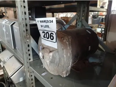 LOTE 206 - 01 MOTOBOMBA. (NO ESTADO) ATENÇÃO! FAZER A VISITAÇÃO ANTES DE ARREMATAR, NÃO SABEMOS SE FUNCIONA. LEILÃO NÃO TEM GARANTIA E NEM DEVOLUÇÃO, SUJEITO A POSSÍVEIS AVARIAS VISÍVEIS/OCULTAS E/OU AUSÊNCIA DE COMPONENTES.