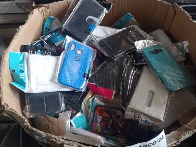 LOTE 405 - 01 LOTE COM VÁRIAS CAPINHAS PARA CELULAR MARCAS E MODELOS DIVERSOS. (NO ESTADO) ATENÇÃO! FAZER A VISITAÇÃO ANTES DE ARREMATAR, NÃO SABEMOS SE FUNCIONA. LEILÃO NÃO TEM GARANTIA E NEM DEVOLUÇÃO, SUJEITO A POSSÍVEIS AVARIAS VISÍVEIS/OCULTAS E/OU AUSÊNCIA DE COMPONENTES.