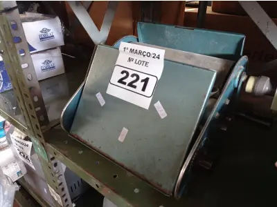 LOTE 221 - 01 MIMEOGRAFO. (NO ESTADO) ATENÇÃO! FAZER A VISITAÇÃO ANTES DE ARREMATAR, NÃO SABEMOS SE FUNCIONA. LEILÃO NÃO TEM GARANTIA E NEM DEVOLUÇÃO, SUJEITO A POSSÍVEIS AVARIAS VISÍVEIS/OCULTAS E/OU AUSÊNCIA DE COMPONENTES.