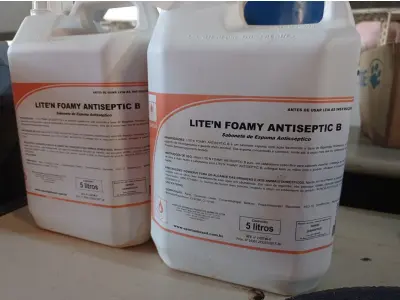 LOTE 467 - 20 LITROS DE SABONETE DE ESPUMA ANTISSÉPTICO. (NO ESTADO) ATENÇÃO! FAZER A VISITAÇÃO ANTES DE ARREMATAR, NÃO SABEMOS SE FUNCIONA. LEILÃO NÃO TEM GARANTIA E NEM DEVOLUÇÃO, SUJEITO A POSSÍVEIS AVARIAS VISÍVEIS/OCULTAS E/OU AUSÊNCIA DE COMPONENTES.