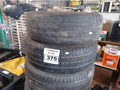 LOTE 375 - 04 PNEUS USADOS MEDIDAS DIVERSAS. (NO ESTADO) ATENÇÃO! FAZER A VISITAÇÃO ANTES DE ARREMATAR, NÃO SABEMOS SE FUNCIONA. LEILÃO NÃO TEM GARANTIA E NEM DEVOLUÇÃO, SUJEITO A POSSÍVEIS AVARIAS VISÍVEIS/OCULTAS E/OU AUSÊNCIA DE COMPONENTES.