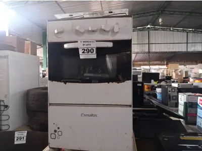 LOTE 290 - 01 FOGÃO A GÁS 04 BOCAS E 01 LAVADORA DE ROUPAS PARA RETIRADA DE PEÇAS. (NO ESTADO) ATENÇÃO! FAZER A VISITAÇÃO ANTES DE ARREMATAR, NÃO SABEMOS SE FUNCIONA. LEILÃO NÃO TEM GARANTIA E NEM DEVOLUÇÃO, SUJEITO A POSSÍVEIS AVARIAS VISÍVEIS/OCULTAS E/OU AUSÊNCIA DE COMPONENTES.