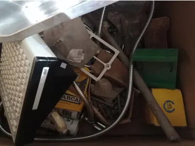 LOTE 305 - 01 CUBA PARA PIA, DIVERSAS PEÇAS PARA BANHEIRO E PARAFUSOS DIVERSOS. (NO ESTADO) ATENÇÃO! FAZER A VISITAÇÃO ANTES DE ARREMATAR, NÃO SABEMOS SE FUNCIONA. LEILÃO NÃO TEM GARANTIA E NEM DEVOLUÇÃO, SUJEITO A POSSÍVEIS AVARIAS VISÍVEIS/OCULTAS E/OU AUSÊNCIA DE COMPONENTES.