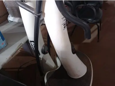 LOTE 288 - 02 APARELHOS DE GINASTICA SENDO 01 SEM A BASE. (NO ESTADO) ATENÇÃO! FAZER A VISITAÇÃO ANTES DE ARREMATAR, NÃO SABEMOS SE FUNCIONA. LEILÃO NÃO TEM GARANTIA E NEM DEVOLUÇÃO, SUJEITO A POSSÍVEIS AVARIAS VISÍVEIS/OCULTAS E/OU AUSÊNCIA DE COMPONENTES.
