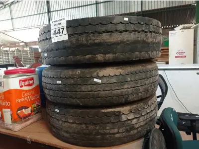 LOTE 447 - 03 PNEUS PARA CAMINHÃO ¾ 215/75/17,5. (NO ESTADO) ATENÇÃO! FAZER A VISITAÇÃO ANTES DE ARREMATAR, NÃO SABEMOS SE FUNCIONA. LEILÃO NÃO TEM GARANTIA E NEM DEVOLUÇÃO, SUJEITO A POSSÍVEIS AVARIAS VISÍVEIS/OCULTAS E/OU AUSÊNCIA DE COMPONENTES.
