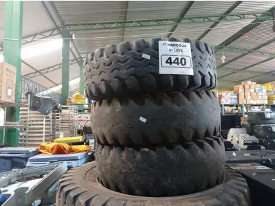 LOTE 440 - 5 PNEUS USADOS COM DIVERSOS AROS PARA BOBCAT. (NO ESTADO) ATENÇÃO! FAZER A VISITAÇÃO ANTES DE ARREMATAR, NÃO SABEMOS SE FUNCIONA. LEILÃO NÃO TEM GARANTIA E NEM DEVOLUÇÃO, SUJEITO A POSSÍVEIS AVARIAS VISÍVEIS/OCULTAS E/OU AUSÊNCIA DE COMPONENTES.