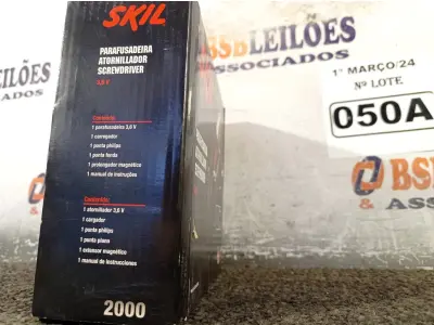 LOTE 050 - 01 PARAFUSADEIRA SKIL 3.6V BRCH 220V. (NOVO) (NO ESTADO) ATENÇÃO! FAZER A VISITAÇÃO ANTES DE ARREMATAR, NÃO SABEMOS SE FUNCIONA. LEILÃO NÃO TEM GARANTIA E NEM DEVOLUÇÃO, SUJEITO A POSSÍVEIS AVARIAS VISÍVEIS/OCULTAS E/OU AUSÊNCIA DE COMPONENTES.