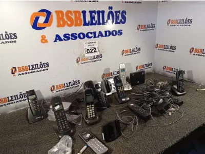 LOTE 022 - 01 LOTE COM VÁRIOS APARELHOS DE TELEFONE MARCAS E MODELOS DIVERSOS. (NO ESTADO) ATENÇÃO! FAZER A VISITAÇÃO ANTES DE ARREMATAR, NÃO SABEMOS SE FUNCIONA. LEILÃO NÃO TEM GARANTIA E NEM DEVOLUÇÃO, SUJEITO A POSSÍVEIS AVARIAS VISÍVEIS/OCULTAS E/OU AUSÊNCIA DE COMPONENTES.