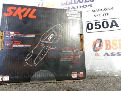 LOTE 050 - 01 PARAFUSADEIRA SKIL 3.6V BRCH 220V. (NOVO) (NO ESTADO) ATENÇÃO! FAZER A VISITAÇÃO ANTES DE ARREMATAR, NÃO SABEMOS SE FUNCIONA. LEILÃO NÃO TEM GARANTIA E NEM DEVOLUÇÃO, SUJEITO A POSSÍVEIS AVARIAS VISÍVEIS/OCULTAS E/OU AUSÊNCIA DE COMPONENTES.