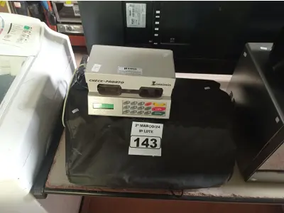 LOTE 143 - 01 MÁQUINA DE ESCREVER E 01 MÁQUINA DE PREENCHER CHEQUES. (NO ESTADO) ATENÇÃO! FAZER A VISITAÇÃO ANTES DE ARREMATAR, NÃO SABEMOS SE FUNCIONA. LEILÃO NÃO TEM GARANTIA E NEM DEVOLUÇÃO, SUJEITO A POSSÍVEIS AVARIAS VISÍVEIS/OCULTAS E/OU AUSÊNCIA DE COMPONENTES.