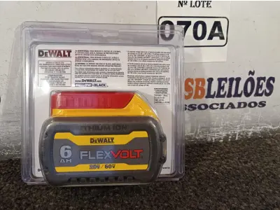 LOTE 070 - 01 BATERIA DE ION DE LÍTIO DE 20V-60V MÁXIMA COM INDICADOR DE CARGA MARCA DEWALT 6AH MODELO DCB606. (NOVO) (NO ESTADO) ATENÇÃO! FAZER A VISITAÇÃO ANTES DE ARREMATAR, NÃO SABEMOS SE FUNCIONA. LEILÃO NÃO TEM GARANTIA E NEM DEVOLUÇÃO, SUJEITO A POSSÍVEIS AVARIAS VISÍVEIS/OCULTAS E/OU AUSÊNCIA DE COMPONENTES.