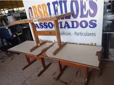 LOTE 016 - 03 MESAS EM MADEIRA MEDINDO 120CMX75CM. (NO ESTADO, NÃO SABEMOS SE FUNCIONA. LEILÃO NÃO TEM GARANTIA E NEM DEVOLUÇÃO).