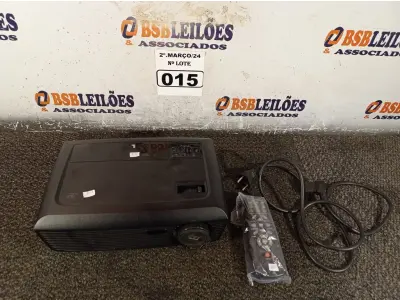 LOTE 015 - 01 PROJETOR MULTIMIDIA MARCA DELL COM 387HS DE USO. (NO ESTADO) ATENÇÃO! FAZER A VISITAÇÃO ANTES DE ARREMATAR, NÃO SABEMOS SE FUNCIONA. LEILÃO NÃO TEM GARANTIA E NEM DEVOLUÇÃO, SUJEITO A POSSÍVEIS AVARIAS VISÍVEIS/OCULTAS E/OU AUSÊNCIA DE COMPONENTES.