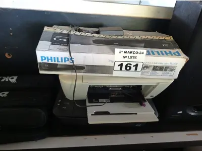 LOTE 161 - 02 IMPRESSORAS JATO DE TINTA E 01 DVD BLU-RAY PHILIPS. (NO ESTADO) ATENÇÃO! FAZER A VISITAÇÃO ANTES DE ARREMATAR, NÃO SABEMOS SE FUNCIONA. LEILÃO NÃO TEM GARANTIA E NEM DEVOLUÇÃO, SUJEITO A POSSÍVEIS AVARIAS VISÍVEIS/OCULTAS E/OU AUSÊNCIA DE COMPONENTES.