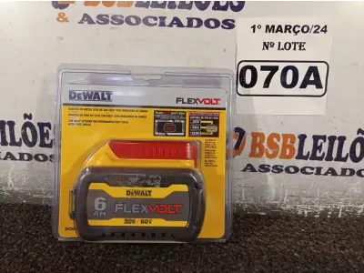 LOTE 070 - 01 BATERIA DE ION DE LÍTIO DE 20V-60V MÁXIMA COM INDICADOR DE CARGA MARCA DEWALT 6AH MODELO DCB606. (NOVO) (NO ESTADO) ATENÇÃO! FAZER A VISITAÇÃO ANTES DE ARREMATAR, NÃO SABEMOS SE FUNCIONA. LEILÃO NÃO TEM GARANTIA E NEM DEVOLUÇÃO, SUJEITO A POSSÍVEIS AVARIAS VISÍVEIS/OCULTAS E/OU AUSÊNCIA DE COMPONENTES.