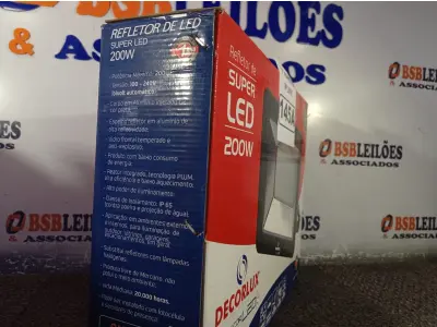 LOTE 145 - 01 REFLETOR DE SUPER LED 200W BIVOLT E DURAÇÃO DE 20.000 HORAS 6.000K MARCA DECORLUX. (NOVO) (NO ESTADO) ATENÇÃO! FAZER A VISITAÇÃO ANTES DE ARREMATAR, NÃO SABEMOS SE FUNCIONA. LEILÃO NÃO TEM GARANTIA E NEM DEVOLUÇÃO, SUJEITO A POSSÍVEIS AVARIAS VISÍVEIS/OCULTAS E/OU AUSÊNCIA DE COMPONENTES.