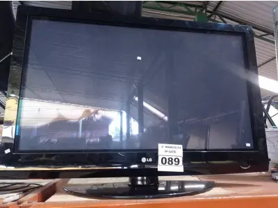 LOTE 089 - 01 TV LG 42” POL PARA RETIRADA DE PEÇAS. (NO ESTADO) ATENÇÃO! FAZER A VISITAÇÃO ANTES DE ARREMATAR, NÃO SABEMOS SE FUNCIONA. LEILÃO NÃO TEM GARANTIA E NEM DEVOLUÇÃO, SUJEITO A POSSÍVEIS AVARIAS VISÍVEIS/OCULTAS E/OU AUSÊNCIA DE COMPONENTES.