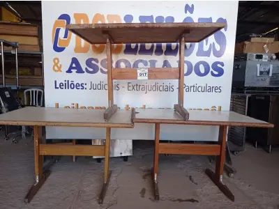 LOTE 017 - 03 MESAS DE MADEIRA MEDINDO 120CMX75CM. (NO ESTADO, NÃO SABEMOS SE FUNCIONA. LEILÃO NÃO TEM GARANTIA E NEM DEVOLUÇÃO).
