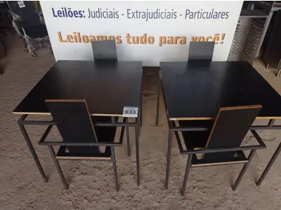 LOTE 033 - 02 MESAS DESIGN ARROJADO COM TAMPO DE MADEIRA E PÉS DE FERRO COM 04 CADEIRAS MEDINDO 80CMX80CM. (NO ESTADO, NÃO SABEMOS SE FUNCIONA. LEILÃO NÃO TEM GARANTIA E NEM DEVOLUÇÃO).