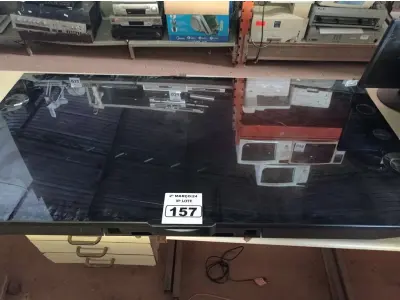 LOTE 157 - 01 TV SONY 55” POL PARA RETIRADA DE PEÇAS. (NO ESTADO) ATENÇÃO! FAZER A VISITAÇÃO ANTES DE ARREMATAR, NÃO SABEMOS SE FUNCIONA. LEILÃO NÃO TEM GARANTIA E NEM DEVOLUÇÃO, SUJEITO A POSSÍVEIS AVARIAS VISÍVEIS/OCULTAS E/OU AUSÊNCIA DE COMPONENTES.