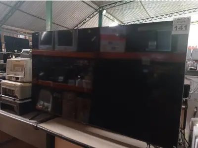 LOTE 141 - 01 TV SAMSUNG 65” POL PARA RETIRADA DE PEÇAS. (NO ESTADO) ATENÇÃO! FAZER A VISITAÇÃO ANTES DE ARREMATAR, NÃO SABEMOS SE FUNCIONA. LEILÃO NÃO TEM GARANTIA E NEM DEVOLUÇÃO, SUJEITO A POSSÍVEIS AVARIAS VISÍVEIS/OCULTAS E/OU AUSÊNCIA DE COMPONENTES.