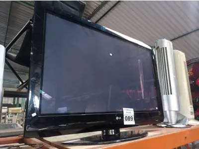 LOTE 089 - 01 TV LG 42” POL PARA RETIRADA DE PEÇAS. (NO ESTADO) ATENÇÃO! FAZER A VISITAÇÃO ANTES DE ARREMATAR, NÃO SABEMOS SE FUNCIONA. LEILÃO NÃO TEM GARANTIA E NEM DEVOLUÇÃO, SUJEITO A POSSÍVEIS AVARIAS VISÍVEIS/OCULTAS E/OU AUSÊNCIA DE COMPONENTES.