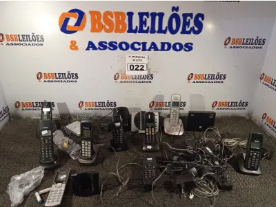 LOTE 022 - 01 LOTE COM VÁRIOS APARELHOS DE TELEFONE MARCAS E MODELOS DIVERSOS. (NO ESTADO) ATENÇÃO! FAZER A VISITAÇÃO ANTES DE ARREMATAR, NÃO SABEMOS SE FUNCIONA. LEILÃO NÃO TEM GARANTIA E NEM DEVOLUÇÃO, SUJEITO A POSSÍVEIS AVARIAS VISÍVEIS/OCULTAS E/OU AUSÊNCIA DE COMPONENTES.