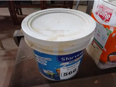 LOTE 566 - 01 BALDE DE MASSA ACRÍLICA STAR VINIL TOK PVA 16L. (NO ESTADO) ATENÇÃO! FAZER A VISITAÇÃO ANTES DE ARREMATAR, NÃO SABEMOS SE FUNCIONA. LEILÃO NÃO TEM GARANTIA E NEM DEVOLUÇÃO, SUJEITO A POSSÍVEIS AVARIAS VISÍVEIS/OCULTAS E/OU AUSÊNCIA DE COMPONENTES.