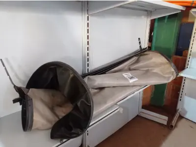 LOTE 545 - 01 CAPOTA MARÍTIMA. (NO ESTADO) ATENÇÃO! FAZER A VISITAÇÃO ANTES DE ARREMATAR, NÃO SABEMOS SE FUNCIONA. LEILÃO NÃO TEM GARANTIA E NEM DEVOLUÇÃO, SUJEITO A POSSÍVEIS AVARIAS VISÍVEIS/OCULTAS E/OU AUSÊNCIA DE COMPONENTES.