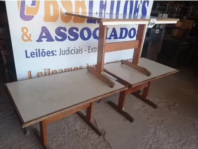 LOTE 009 - 03 MESAS EM MADEIRA MEDINDO 120CMX75CM. (NO ESTADO, NÃO SABEMOS SE FUNCIONA. LEILÃO NÃO TEM GARANTIA E NEM DEVOLUÇÃO).