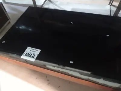 LOTE 082 - 01 TV SAMSUNG 48” POL PARA RETIRADA DE PEÇAS. (NO ESTADO) ATENÇÃO! FAZER A VISITAÇÃO ANTES DE ARREMATAR, NÃO SABEMOS SE FUNCIONA. LEILÃO NÃO TEM GARANTIA E NEM DEVOLUÇÃO, SUJEITO A POSSÍVEIS AVARIAS VISÍVEIS/OCULTAS E/OU AUSÊNCIA DE COMPONENTES.