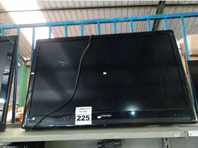 LOTE 225 - 01 TV TOSHIBA 42” POL PARA RETIRADA DE PEÇAS. (NO ESTADO) ATENÇÃO! FAZER A VISITAÇÃO ANTES DE ARREMATAR, NÃO SABEMOS SE FUNCIONA. LEILÃO NÃO TEM GARANTIA E NEM DEVOLUÇÃO, SUJEITO A POSSÍVEIS AVARIAS VISÍVEIS/OCULTAS E/OU AUSÊNCIA DE COMPONENTES.