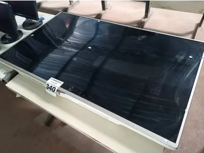LOTE 340 - 01 TV LG 55” POL PARA RETIRADA DE PEÇAS. (NO ESTADO) ATENÇÃO! FAZER A VISITAÇÃO ANTES DE ARREMATAR, NÃO SABEMOS SE FUNCIONA. LEILÃO NÃO TEM GARANTIA E NEM DEVOLUÇÃO, SUJEITO A POSSÍVEIS AVARIAS VISÍVEIS/OCULTAS E/OU AUSÊNCIA DE COMPONENTES.